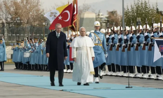 LEONE XIV ARRIVA IN TURCHIA. IL PONTE E LA ROTTA DEL FUTURO