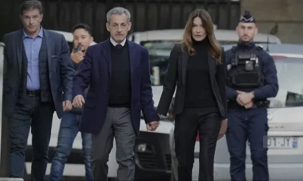 Il ritorno di Sarkozy e l’ombra lunga della giustizia politica