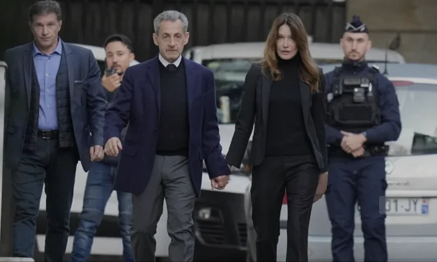 Il ritorno di Sarkozy e l’ombra lunga della giustizia politica