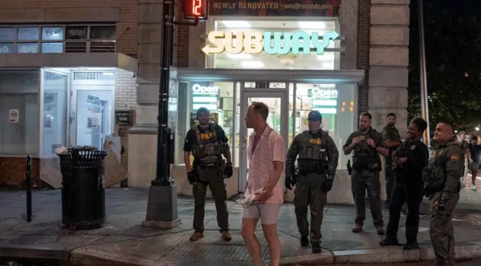 Washington e il “caso del panino”: quando l’indifferenza fa più rumore del lancio