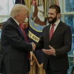 La stretta di mano tra Trump e l’ ex jiahdista Ahmad Al Sharaa e la nuova alleanza tra ex terroristi e imperialisti