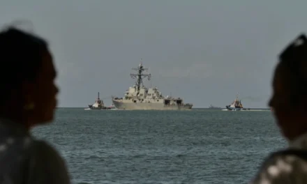 L’ombra delle navi nel Caribe e il destino di un popolo