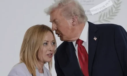 Il giro di valzer di Trump su Kiev e l’eco pappagallesca di Roma