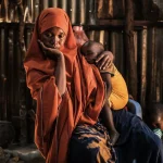 Spazzatura e patria: quando l’America riduce l’uomo a scarto