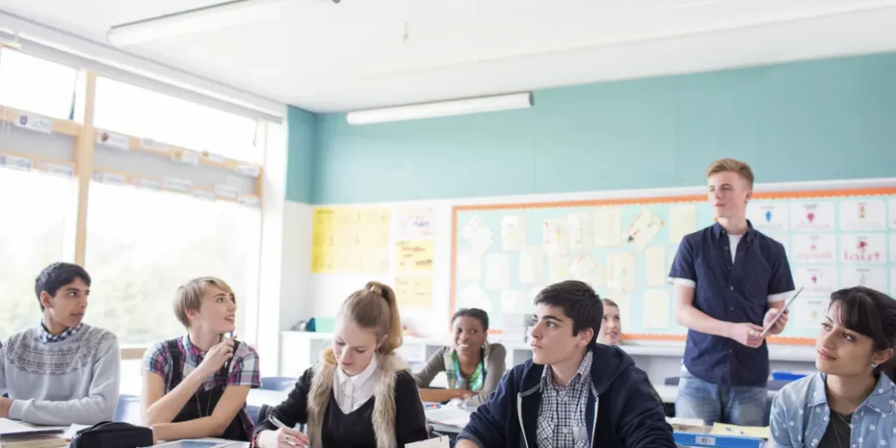 Educare all’affettività, non censurare la realtà: l’Europa affronta la violenza dove nasce