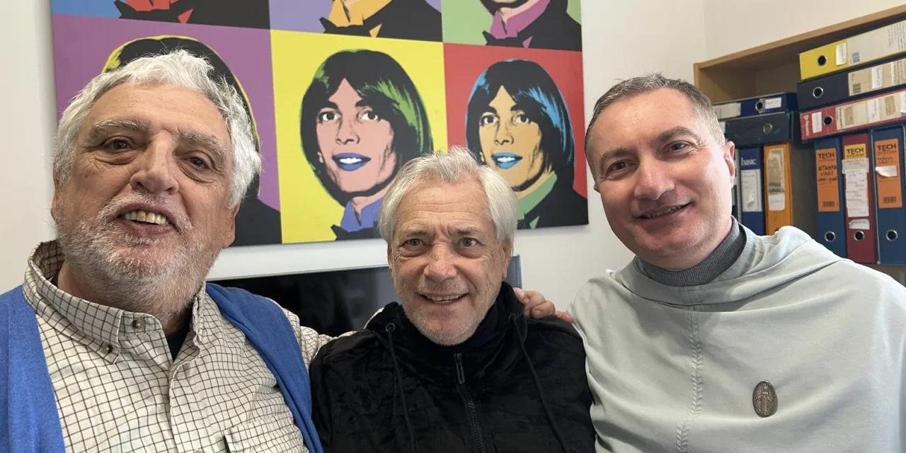 OLTRE IL CASCHETTO: INCONTRARE NINO D’ANGELO E SCOPRIRE L’UOMO