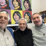 OLTRE IL CASCHETTO: INCONTRARE NINO D’ANGELO E SCOPRIRE L’UOMO