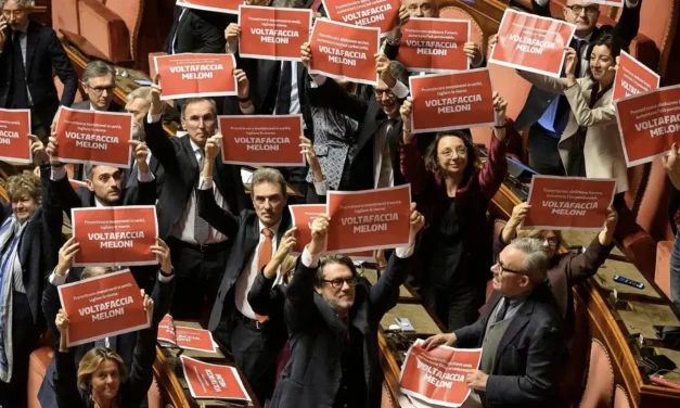 Manovra “a corto muso” sotto l’albero: il via libera del Senato tra strappi, scudi e stralci