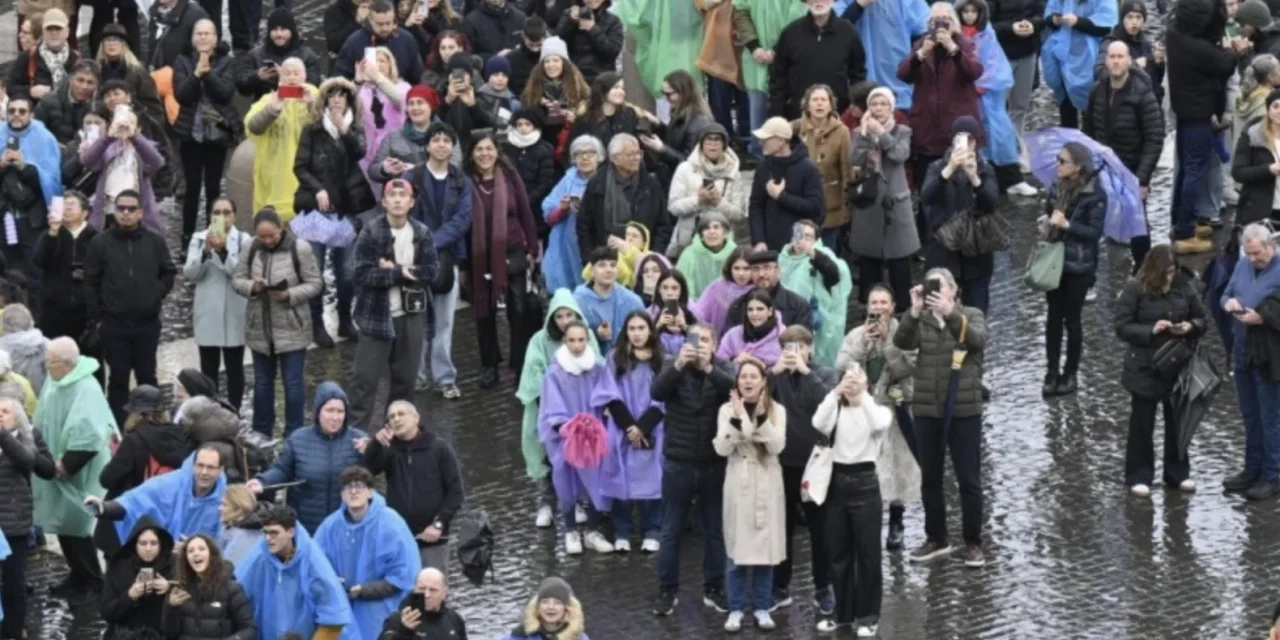 Il Dio che abita la carne ferita