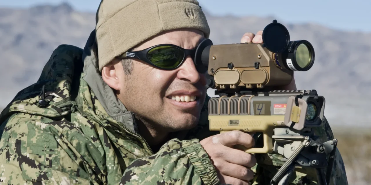 Il “discombobulator” di Trump e la guerra invisibile: cosa c’è davvero dietro il presunto super-arma usata in Venezuela