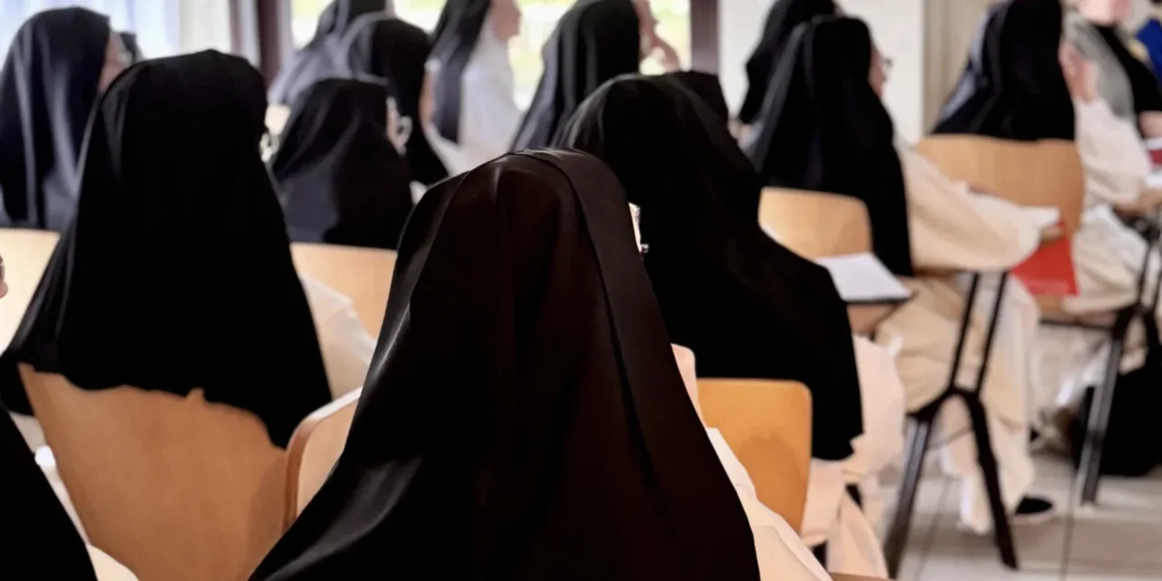 Montmartre, l’abuso “spirituale” che devasta l’anima: cosa dice davvero il rapporto CIASEP sulle Benedettine del Sacro Cuore