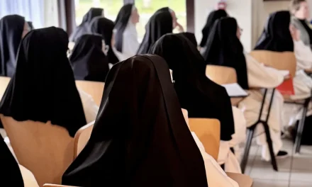 Montmartre, l’abuso “spirituale” che devasta l’anima: cosa dice davvero il rapporto CIASEP sulle Benedettine del Sacro Cuore