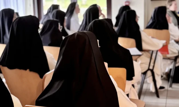 Montmartre, l’abuso “spirituale” che devasta l’anima: cosa dice davvero il rapporto CIASEP sulle Benedettine del Sacro Cuore