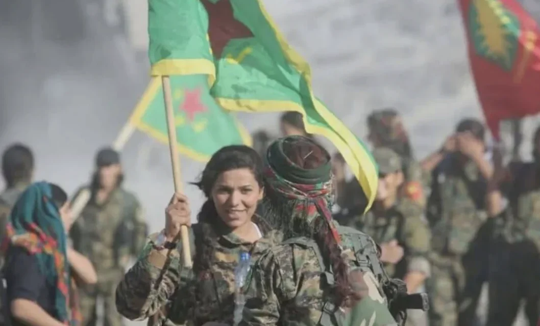 Il decreto e il fronte: la doppia verità dei curdi in Siria