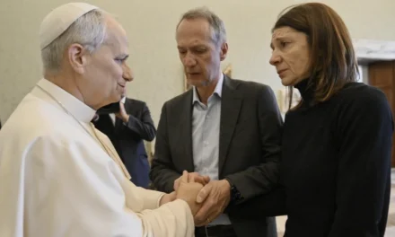 Il Papa commosso all’incontro con le famiglie di Crans-Montana