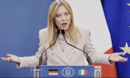 La stizza del potere e l’alibi del voto