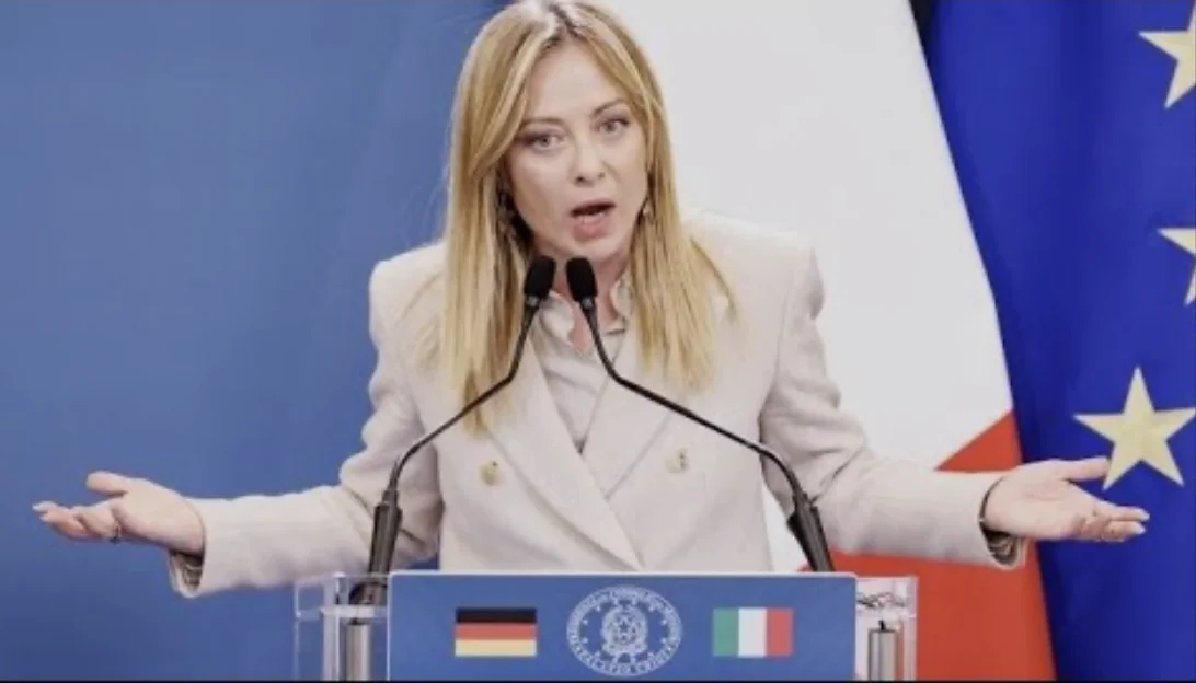 La stizza del potere e l’alibi del voto