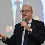 Schedare per educare? Quando la burocrazia scivola nel parossismo