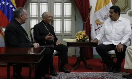 Venezuela e Chiesa: una relazione cruciale tra fede, diplomazia e crisi geopolitica