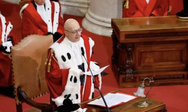 Il rito della giurisdizione e la frattura del potere