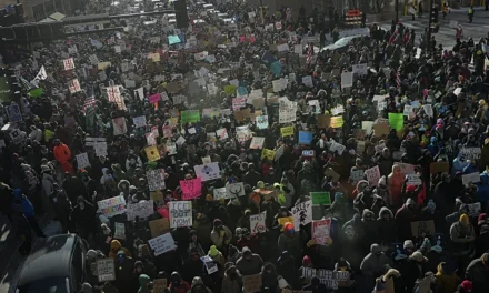 Trump costretto a fare un passo indietro su Minneapolis