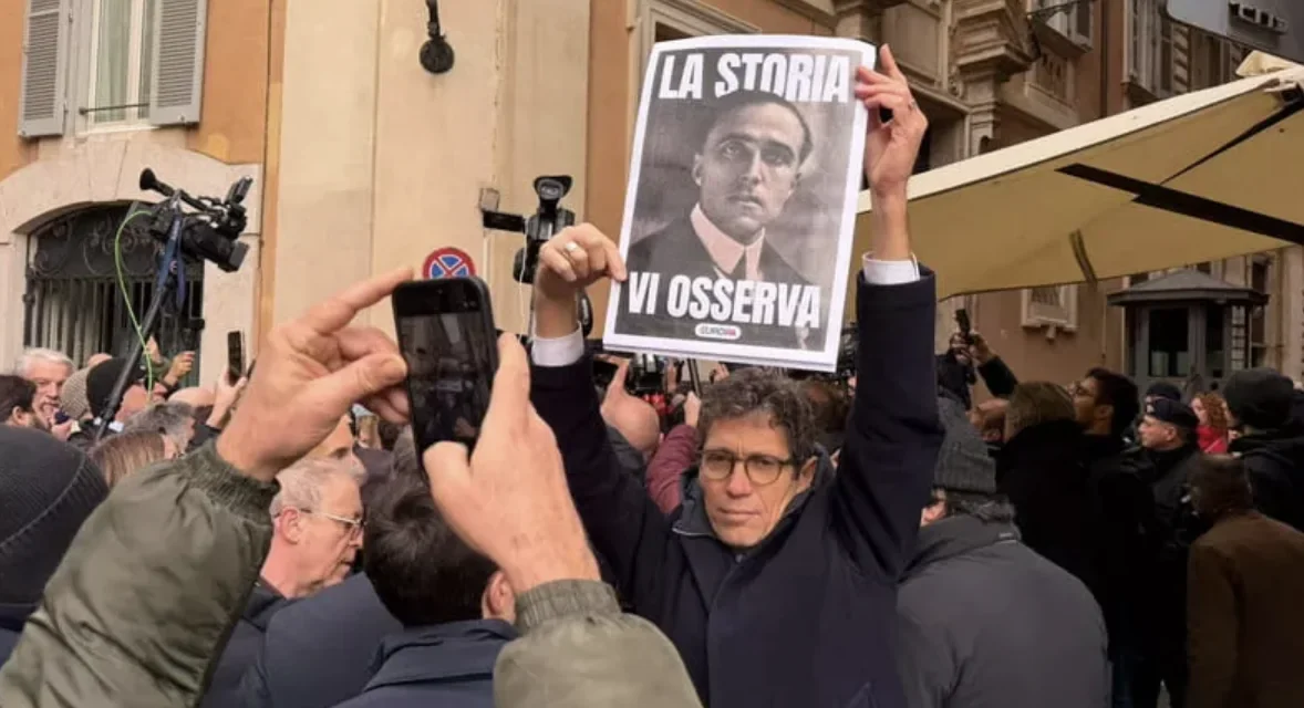La democrazia in corridoio: Montecitorio e il corto circuito della parola