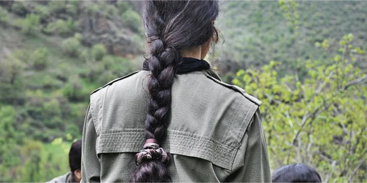 Trecce come bottino di guerra: quando le “forbici” violano la dignità del corpo delle donne