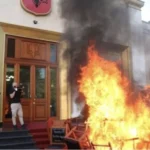 Tirana in fiamme, l’ombra lunga dell’Italia sulla crisi albanese