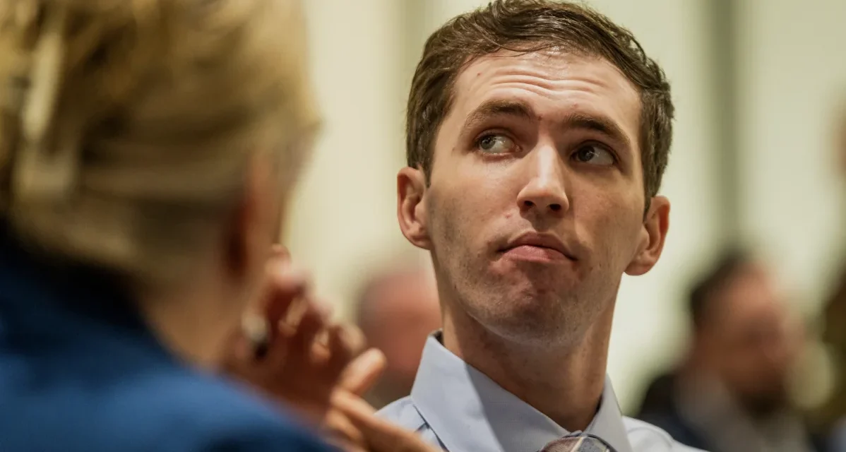 Omicidio Kirk, la giustizia sotto pressione: tra pena di morte, conflitti d’interesse e processo mediatico