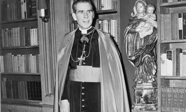 Fulton Sheen, la beatificazione che riparte e l’errore di chi vuole farne una bandiera