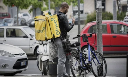 Lo scandalo sui rider. Panini, profitti e caporali in app