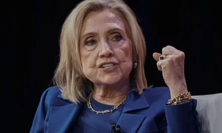 Caso Epstein: il circo dei Clinton e il buco nero di Trump