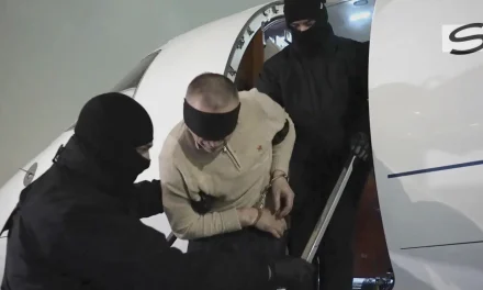 A Dubai il sospettato, a Mosca la narrazione: l’ombra dei servizi sul caso Alekseyev