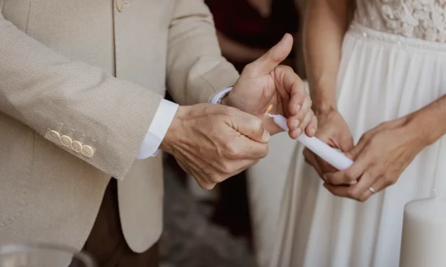 Quando l’amore entra in canonica, la Chiesa è chiamata a discernere senza acidità