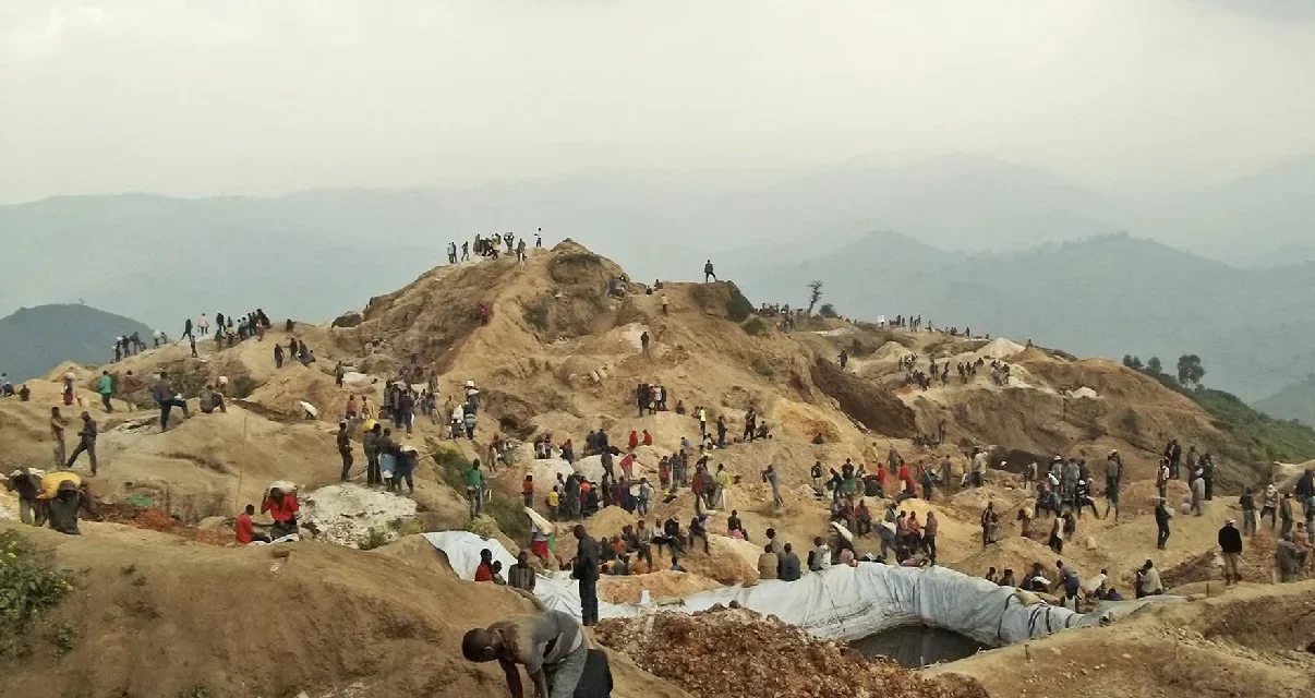 Rubaya, la collina che frana e il mondo che volta lo sguardo