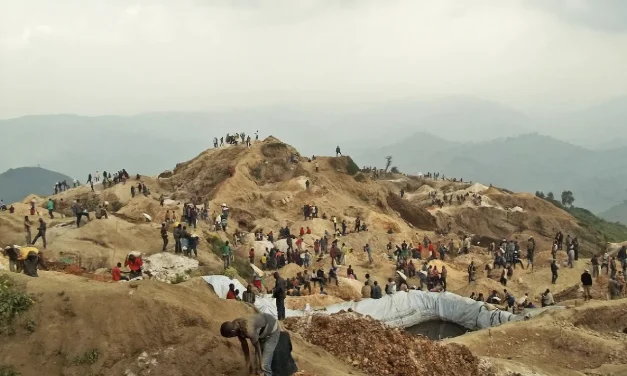 Rubaya, la collina che frana e il mondo che volta lo sguardo