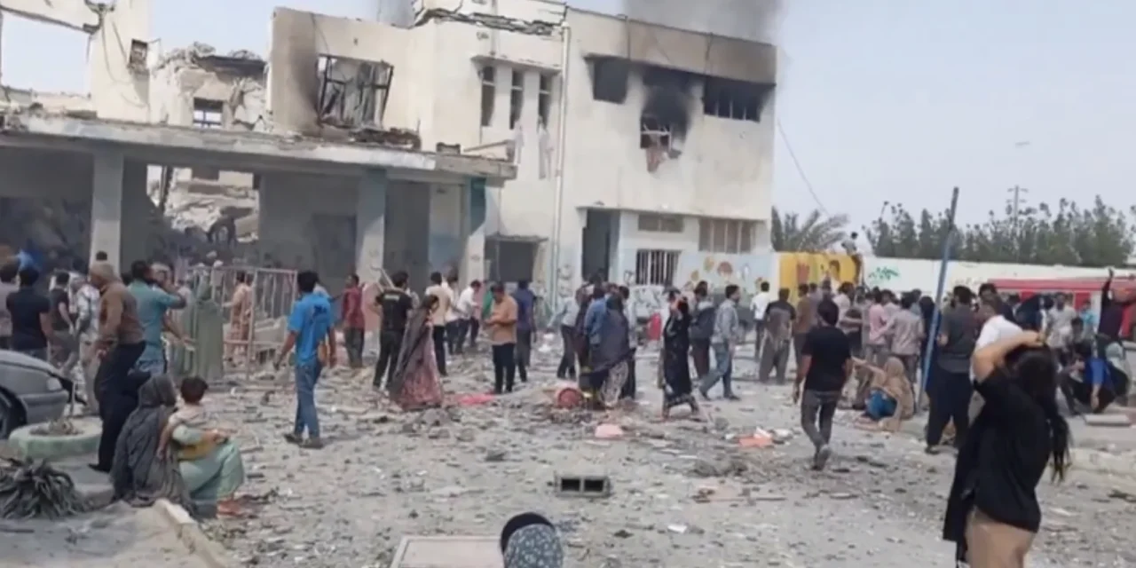 Le bambine di Minab e la “morte politica” della Guida: quando la guerra divora la verità