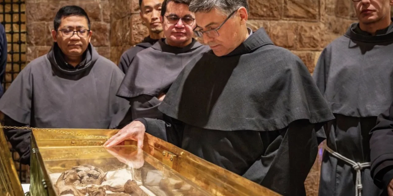 Ostensione dei resti di S. Francesco per l’ottavo centenario dal trapasso