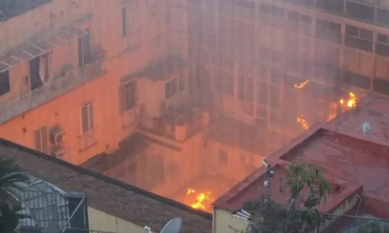 Il Teatro Sannazaro andato in fiamme