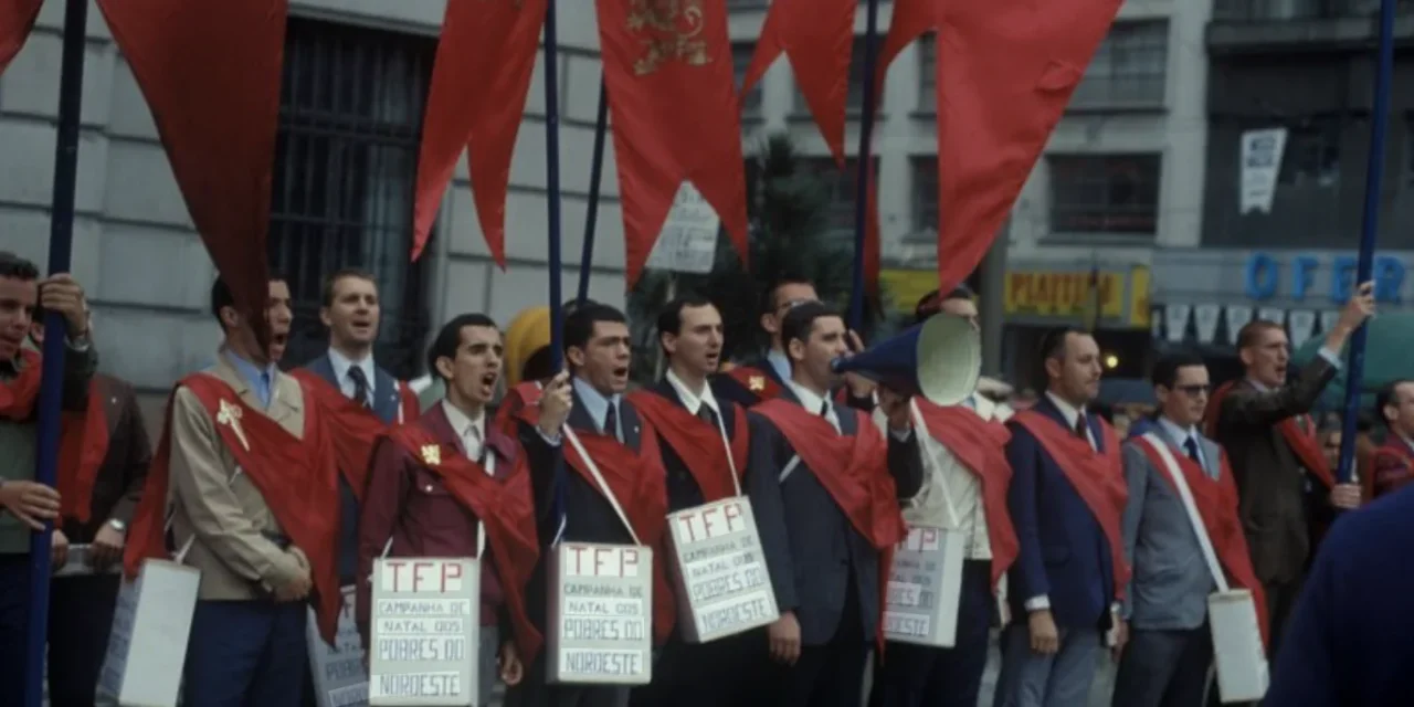 Tradizione, patria, famiglia: quando lo slogan diventa recinto