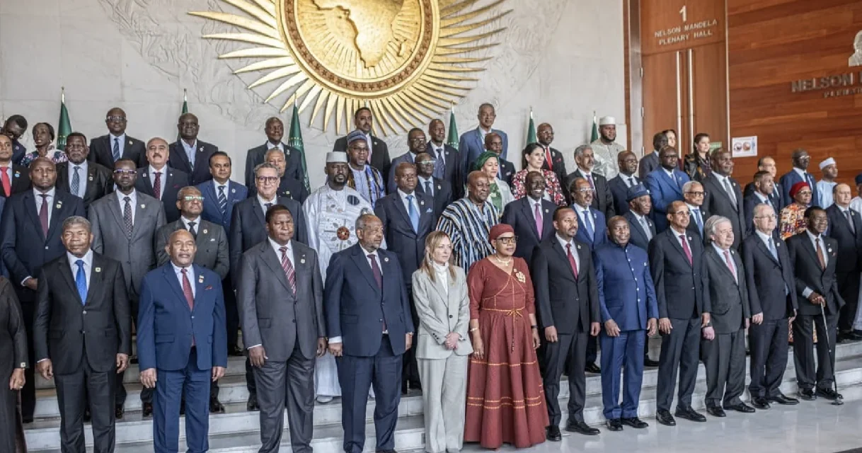 Giorgia Meloni in Africa: il Piano Mattei al vertice dell’Unione Africana di Addis Abeba tra pace, crescita e nuova diplomazia italiana