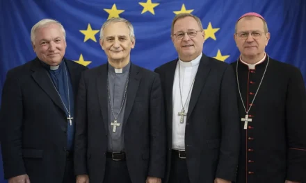 Quattro vescovi, una bandiera: la speranza cristiana rilancia l’Europa
