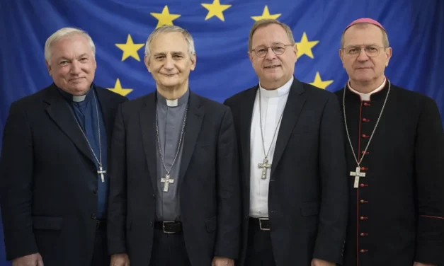 Quattro vescovi, una bandiera: la speranza cristiana rilancia l’Europa