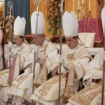 Tradizione senza comunione: il ricatto delle consacrazioni e l’eresia pratica dell’obbedienza selettiva