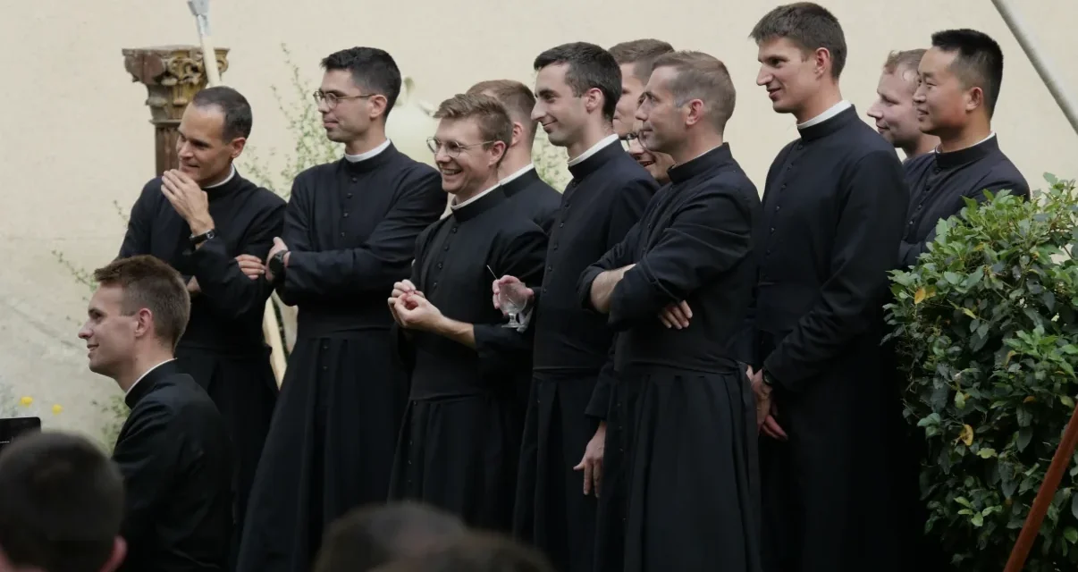 Una comunità in chiaroscuro