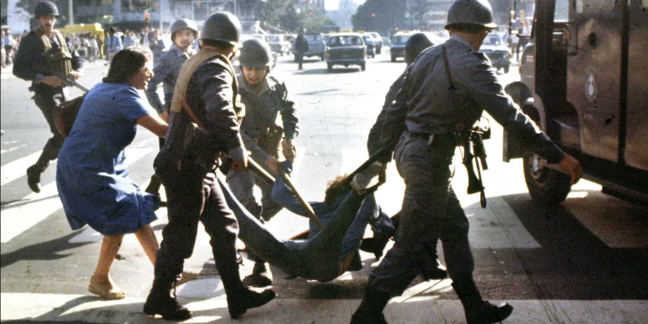 In Argentina a 50 anni dalla dittatura ci sono morti senza tomba e vivi senza nome