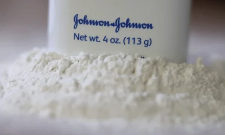 Talco, amianto e tumori: in Scozia si apre un nuovo fronte giudiziario contro Johnson & Johnson