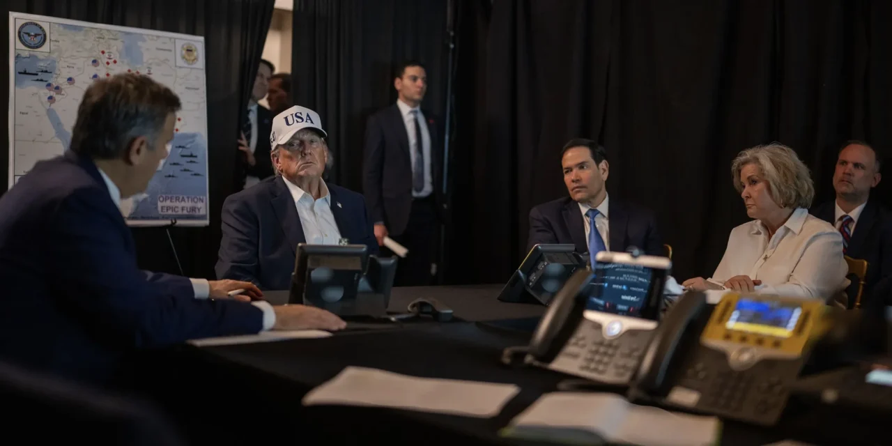 Trump “vieta” l’intelligenza artificiale al governo, ma la usa per preparare la guerra