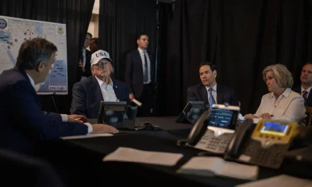 Trump “vieta” l’intelligenza artificiale al governo, ma la usa per preparare la guerra