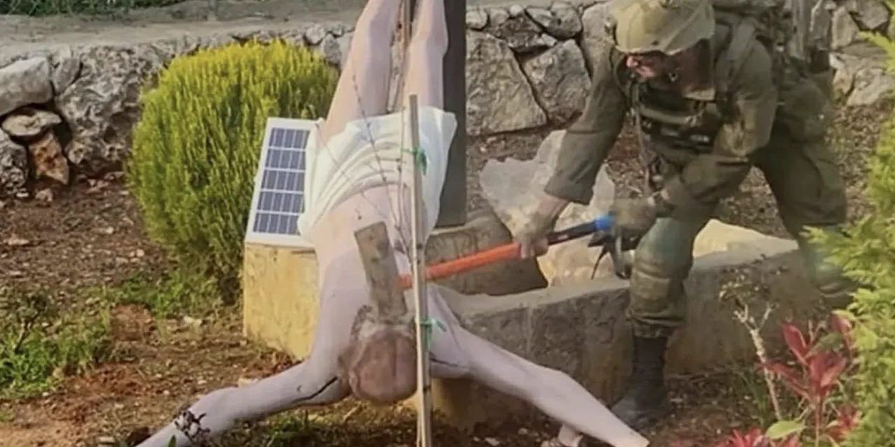 A Debel, Cristo è ancora crocifisso